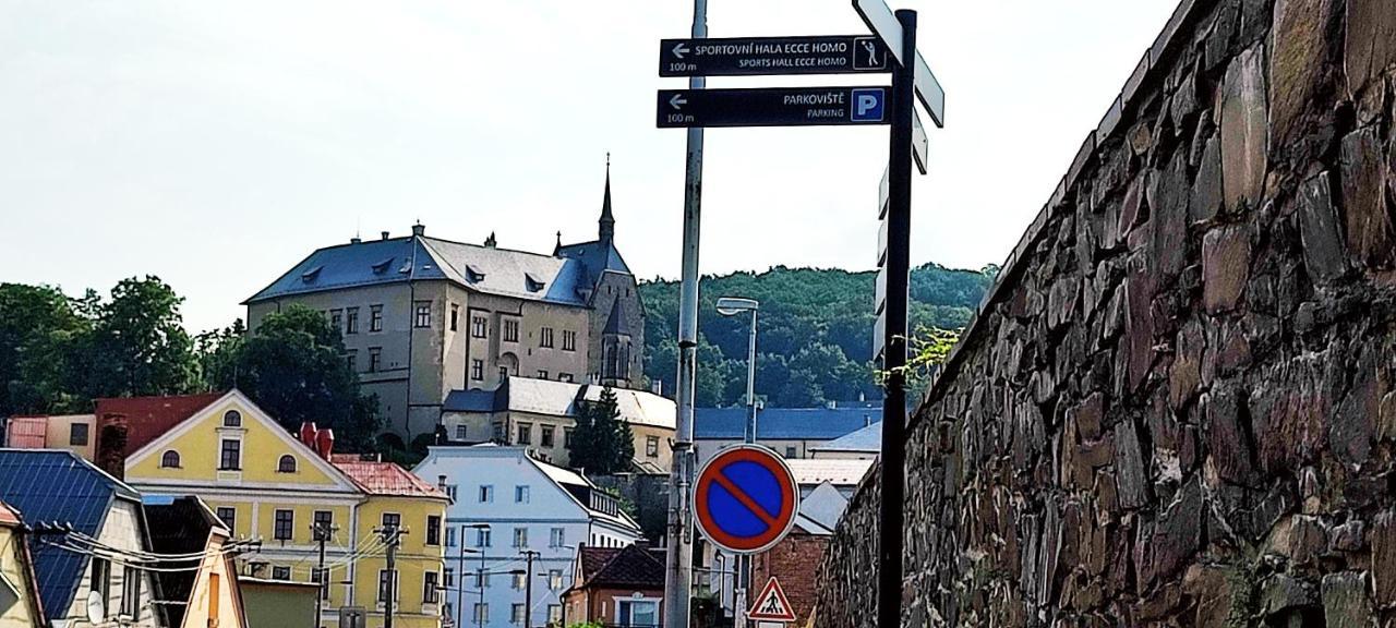 Apartman - Cafe Princ Pod Hradem Wifi, Klima Šternberk Bagian luar foto
